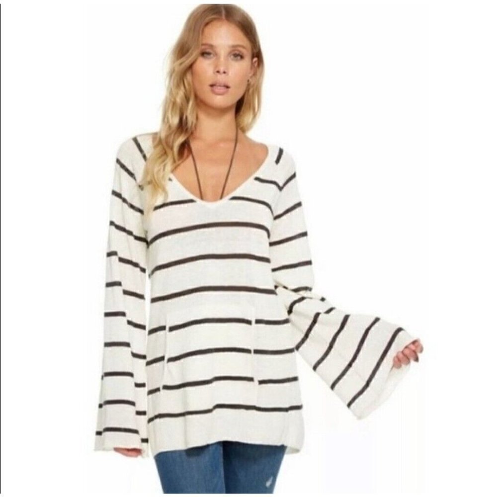 Chaser Women V-Neck Cream Black Striped Bell-Sleeved Pullover Linen Sweater Sz S